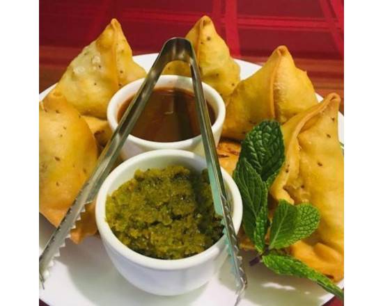Veg Samosa (2pc) with chutney
