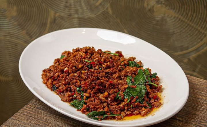 PHAD GRAPROW (FAMILY-STYLE)