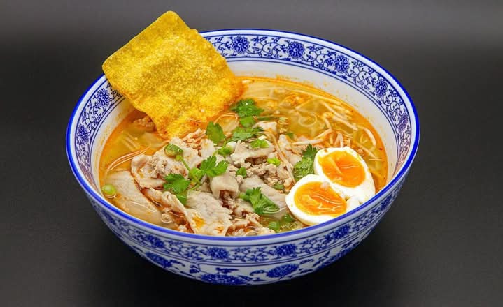 GUAY TEOW MOO TOM YUM