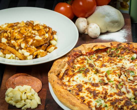 Grosse Poutine Avec Pizza / Large Poutine & Pizza
