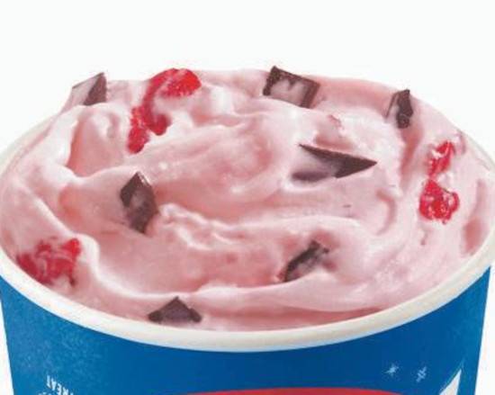 Dessert Blizzard aux Fraises Enrobées de Chocolat / Choco Dipped Strawberry Blizzard Treat