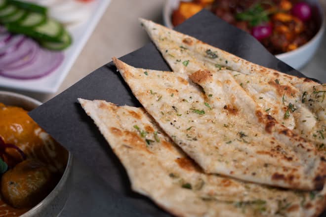 GARLIC NAAN