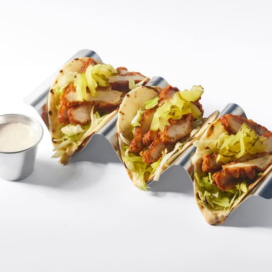 Tacos au poulet frit et cornichons / Fried chicken and pickle tacos