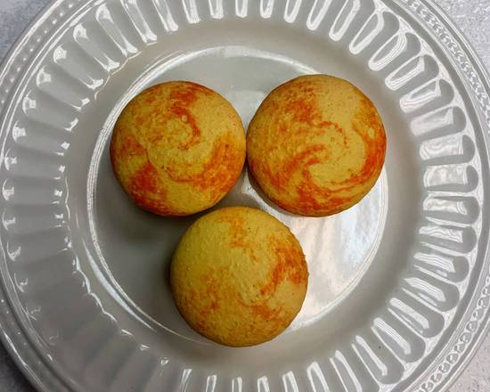 Lemon curd macaron