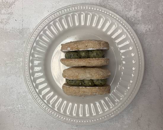 Black sesame seeds dacquoise