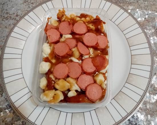 Petite Poutine Saucisse / Small Sausage Poutine