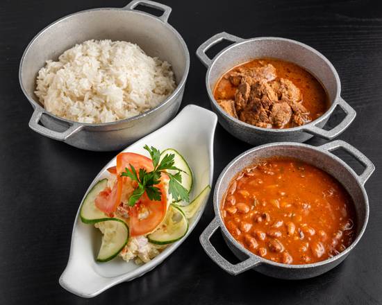 La Bandera Res/arroz/habichuelas/ensalada (Dominican national dish, stewed beef/rice/beans/salad)
