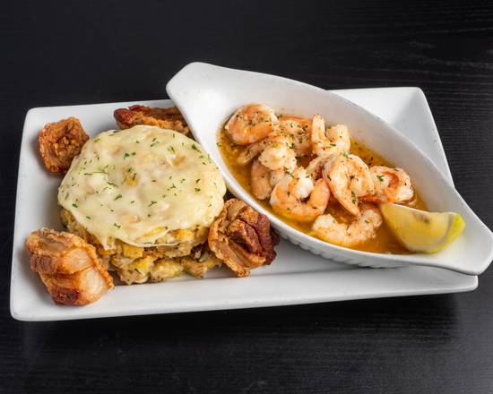 Mofongo de camarones/ chicharrones (Mashed fried plantains with shrimp/pork cracklings)