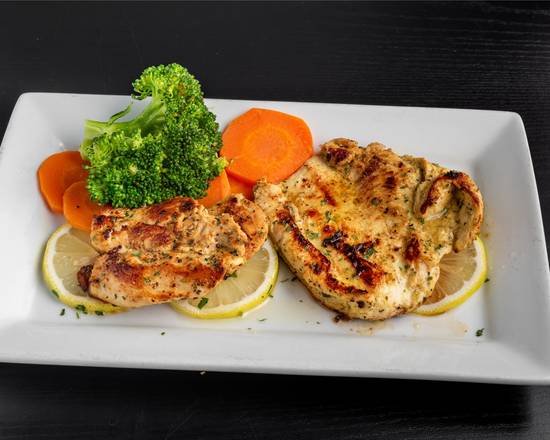 Pechuga a la plancha y vegetales (Grilled chicken breast with vegetables)