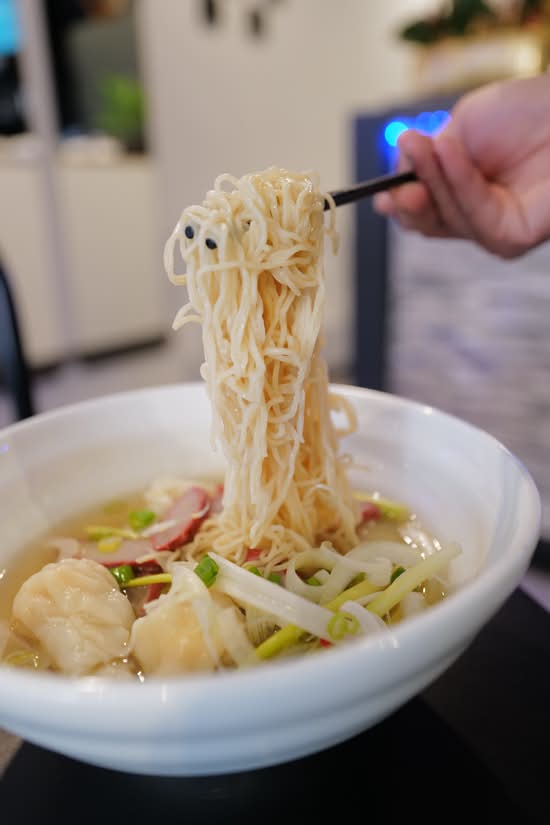 M6. Shrimp Wonton and BBQ Pork