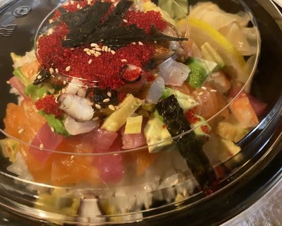 Chirashi sushi