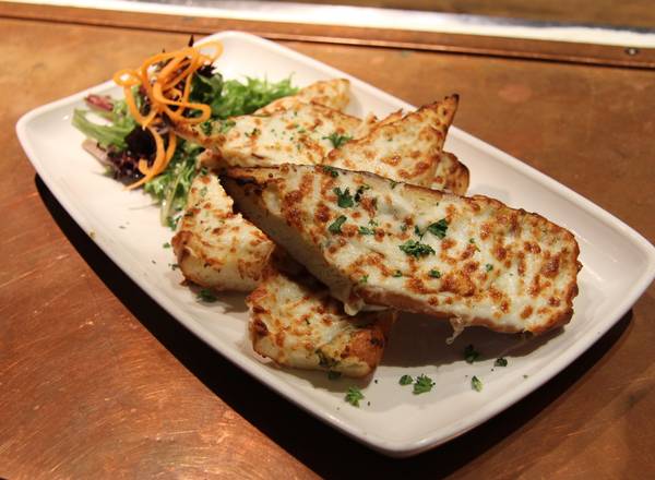 Pain à l'ail gratiné / Garlic Bread with Cheese