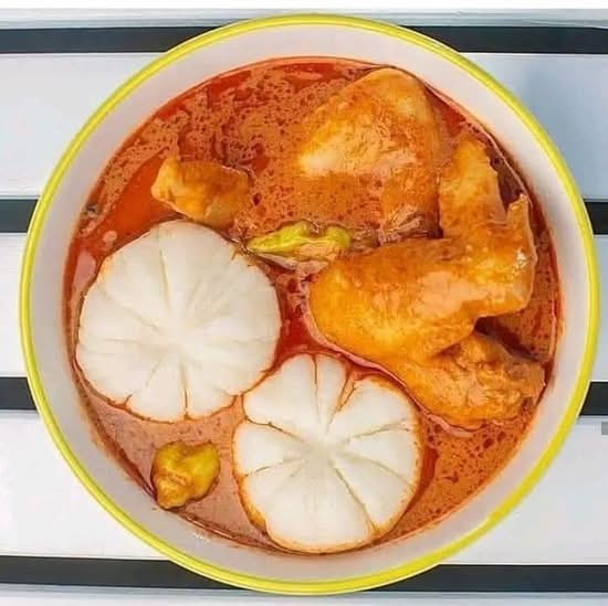 Groundnut soup with Fufu (Chicken&mackeel)