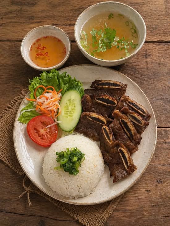 81. Cơm Tấm Bò Nướng