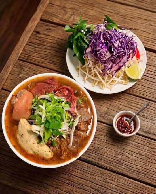 45. Bún Bò Huế (Tái Bắp Bò Chả Gò Heo)