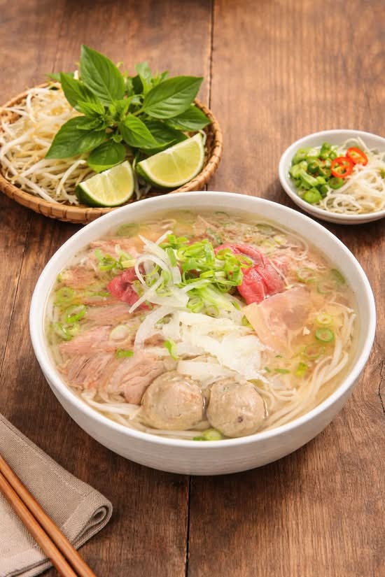 27. Phở Đặc Biệt (Tái, Nam, Cân, Sách, Bò Viên)