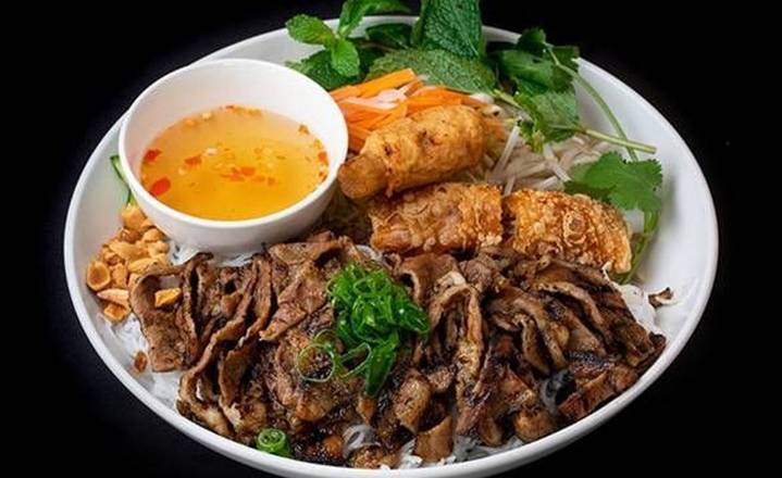 49. Grilled Pork with Spring Rolls and Shrimp on Sugarcane with Vermicelli Noodles (烤猪肉春卷甘蔗虾檬)