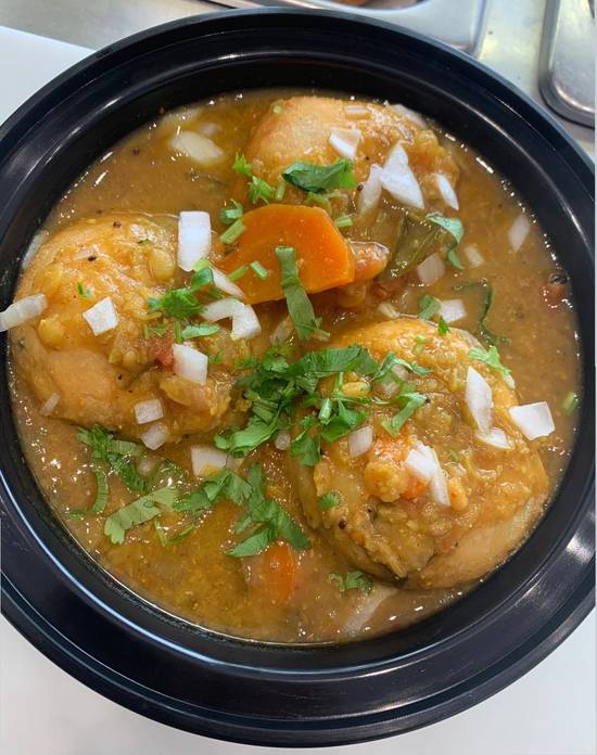 3 Piece Steamed Idly in Vegan Sambar - Sambar Idly