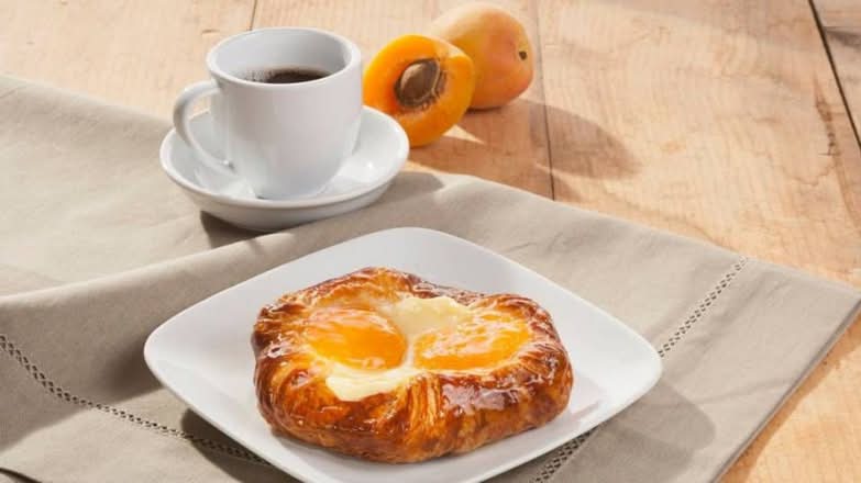 Danoise abricots & fromage à la crème / Apricot  & cream cheese danish