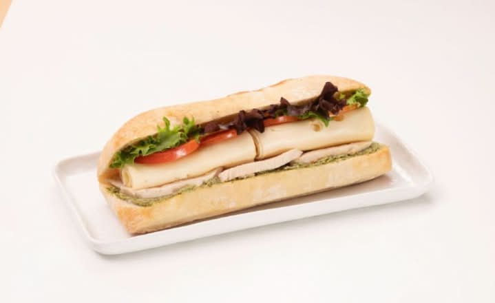Poulet pesto & fromage suisse / Chicken pesto & swiss cheese