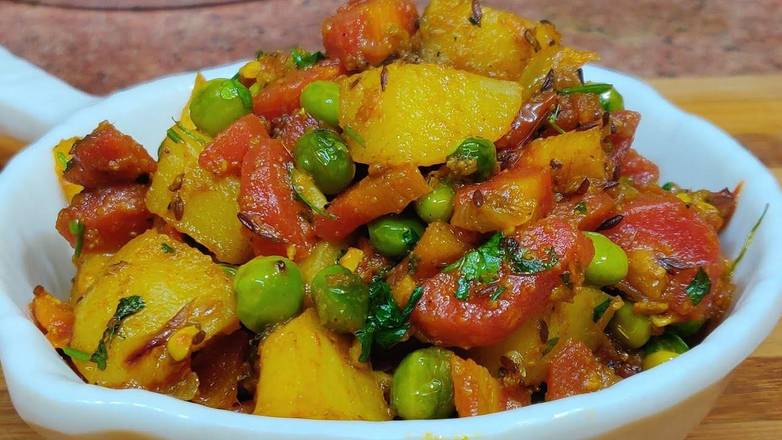 ALOO GAJAR MATAR (LARGE)