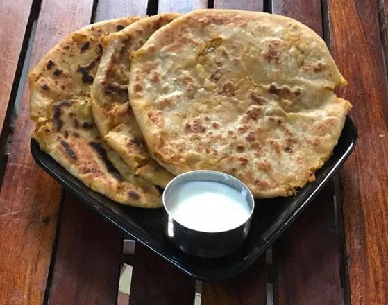 Tandoori Aloo Paratha with dahi and achar
