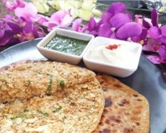 Tandoori Gobi Paratha with dahi and achar