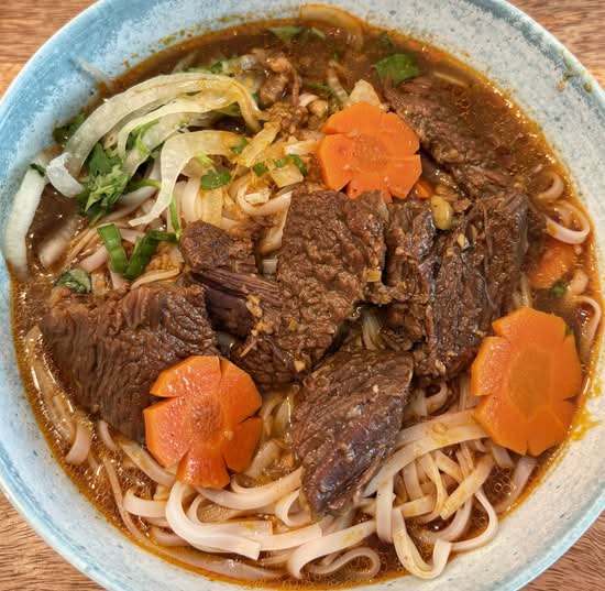 SD3. Beef stew with Rice/Noodles/Baguettes.