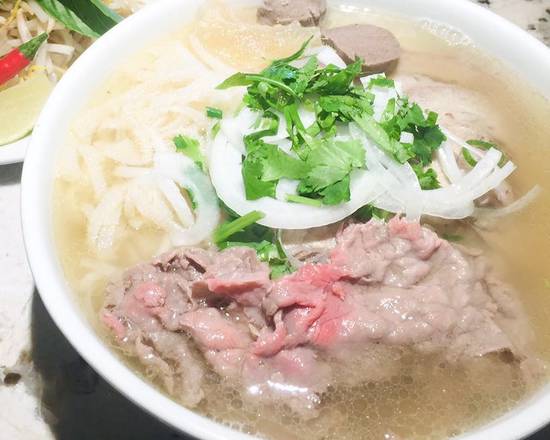 #601 Special Beef with Rice Noodles (Pho Dac Biet)