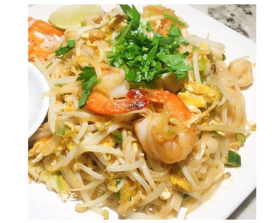 #715 Pad Thai with Beef or Chicken or Seafood with Rice Noodles (Pad Thai (Bo, Ga, Do, Bien)