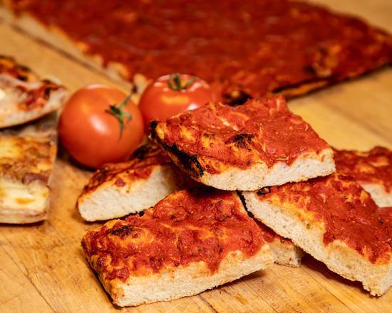 Demi Pizza aux tomates / half Tomato pizza