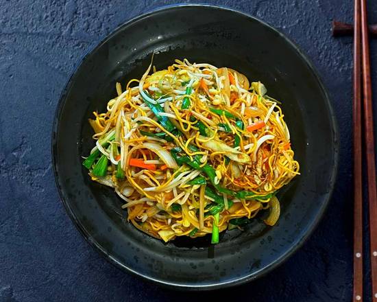 65. Chicken Chow Mein(치킨 차우면)