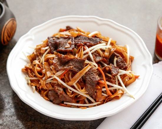 Beef Stir-Fried Rice Noodles - Ho Fan
