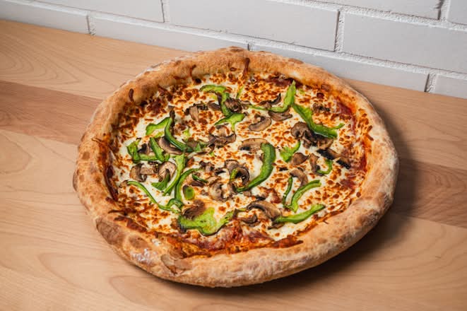 Pizza Garnie / All Dressed Pizza