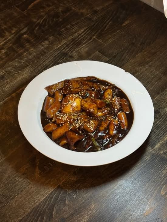 Black bean sauce Tteok Bokki (짜장떡볶이)