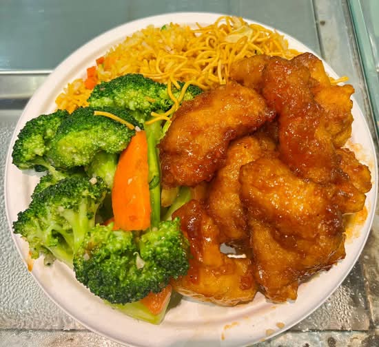 Famous Chicken And Veggies with rice/noodles