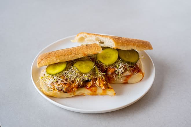 HARISSA CHICKEN SANDWICH (NF)