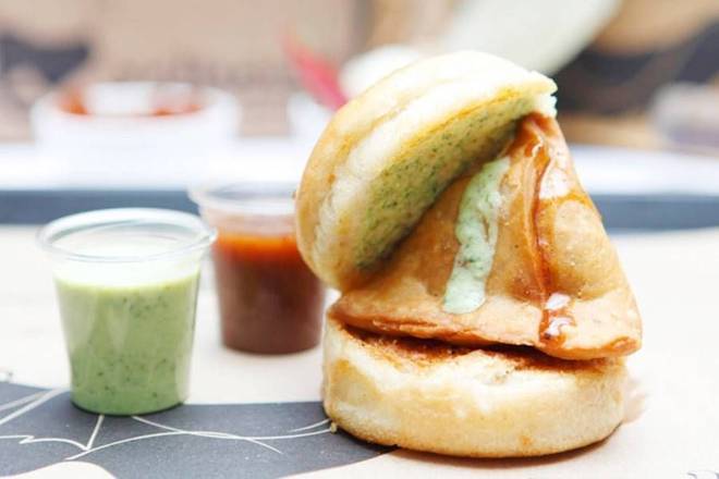 Samosa Pav(2 pcs)