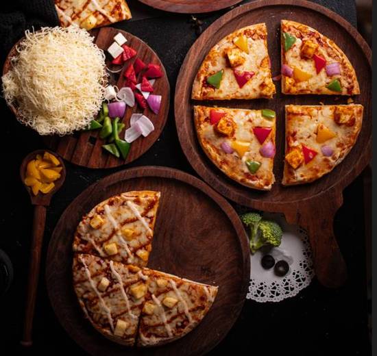 Tandoori Paneer Pizza