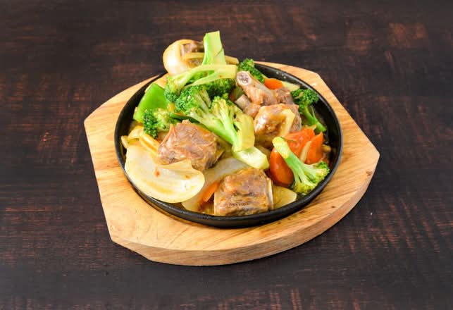 53.Sizzling pork ribs& onion