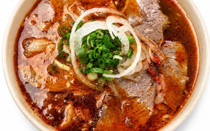 21.Spicy satay beef noodle soup