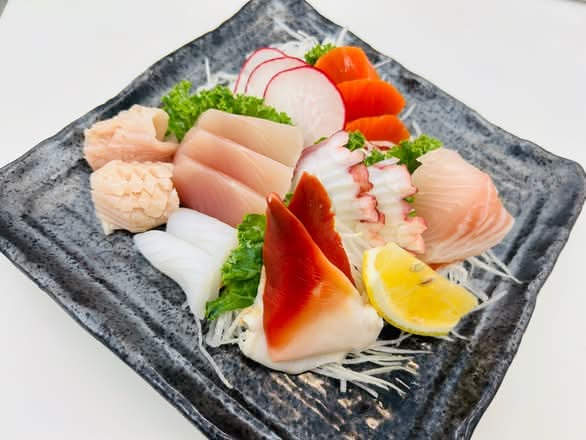 Assorted Sashimi (15 Pieces)