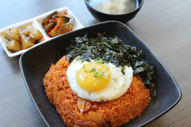 Kimchi Fried Rice (김치볶음밥)