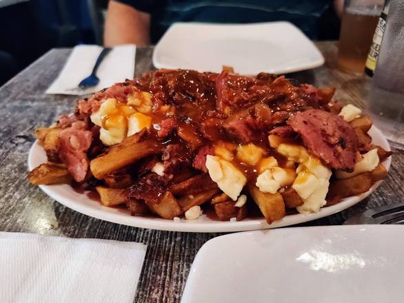 Poutine à la viande fumée / Smoked Meat Poutine