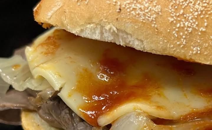 MINI STEAK WITH ONIONS SANDWICH