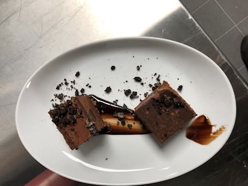 MOUSSE AU CHOCOLAT NOIR / DARK CHOCOLATE MOUSSE CAKE