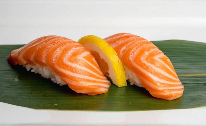 Salmon Sushi (2pcs)