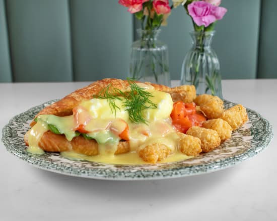 Croissant Benedict