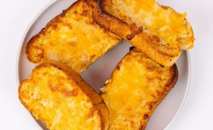 Cheesy Garlic Bread (4pcs)