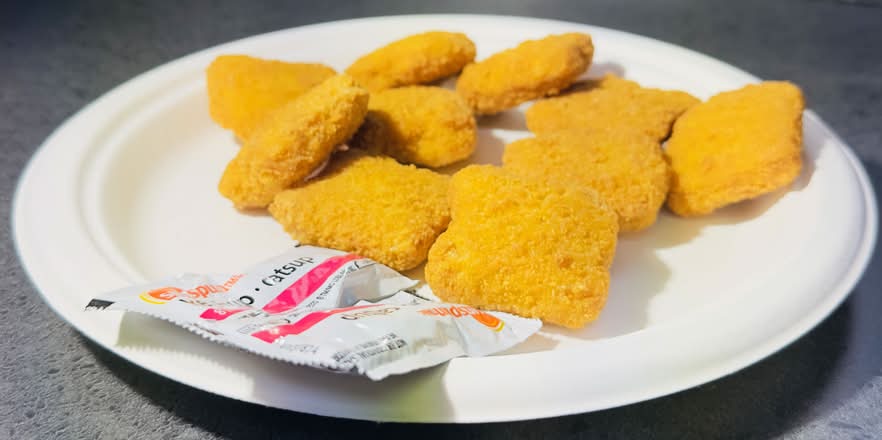 Chicken Nuggets (8 Pieces) / Nuggets De Poulet (8 Tranches)